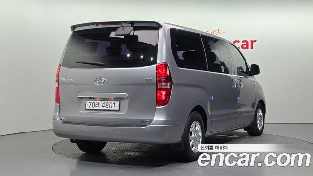 Hyundai Starex 2011 — photo 2