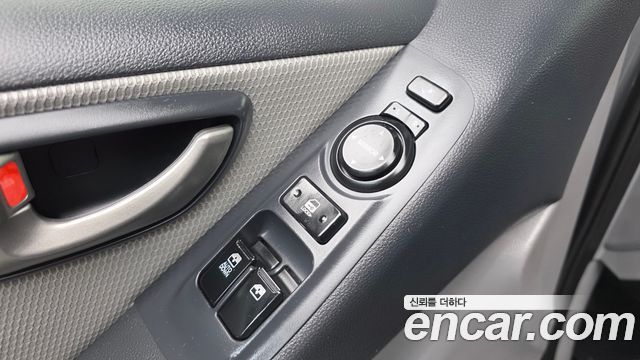 Hyundai Starex 2011 — photo 12