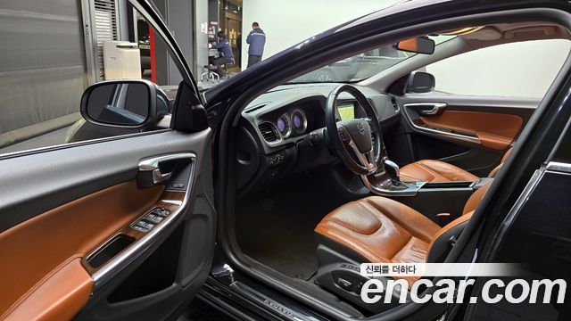 Volvo V60 2013 — photo 10