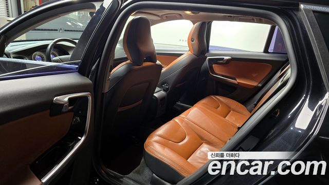 Volvo V60 2013 — photo 11