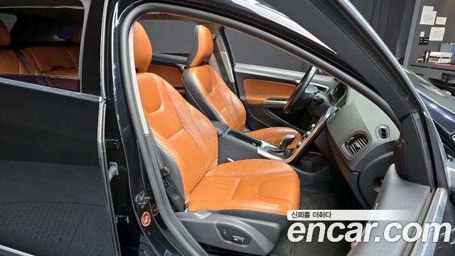Volvo V60 2013 — photo 12