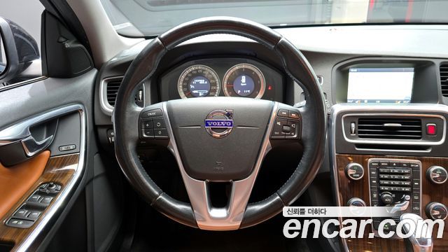 Volvo V60 2013 — photo 13