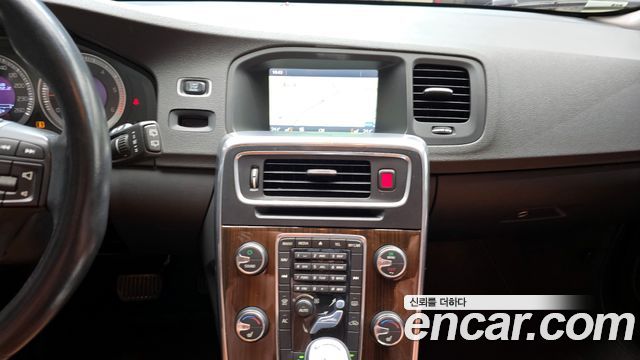 Volvo V60 2013 — photo 19