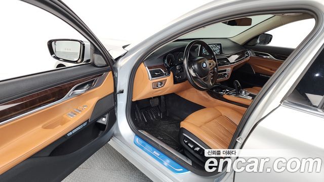 BMW 7-Series 2016 — photo 10