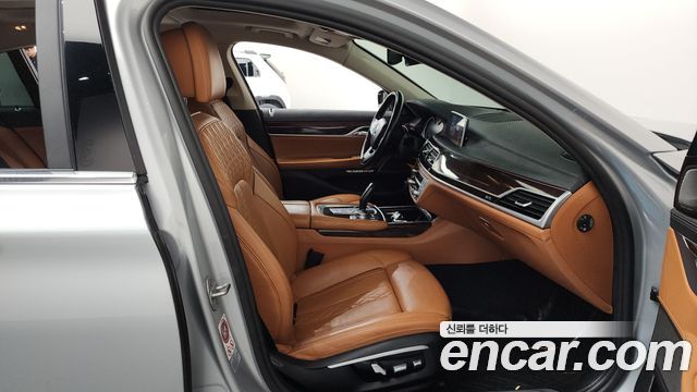 BMW 7-Series 2016 — photo 11