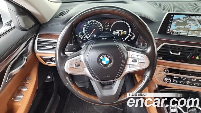 BMW 7-Series 2016 — photo 13