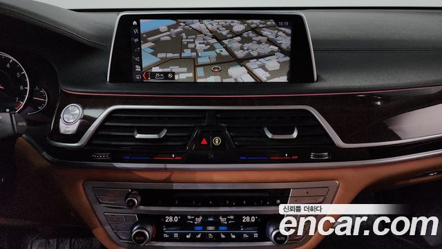 BMW 7-Series 2016 — photo 14