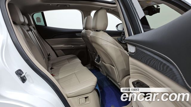 Maserati Grecale 2023 — photo 11