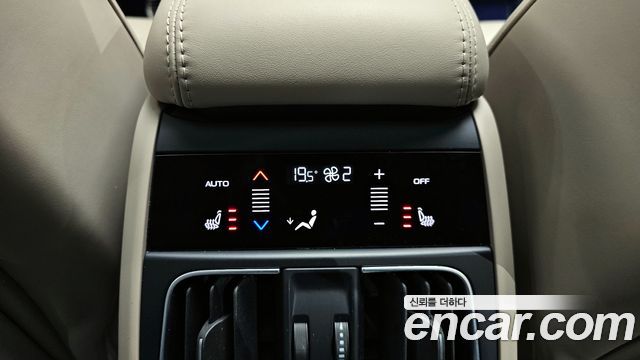 Maserati Grecale 2023 — photo 19