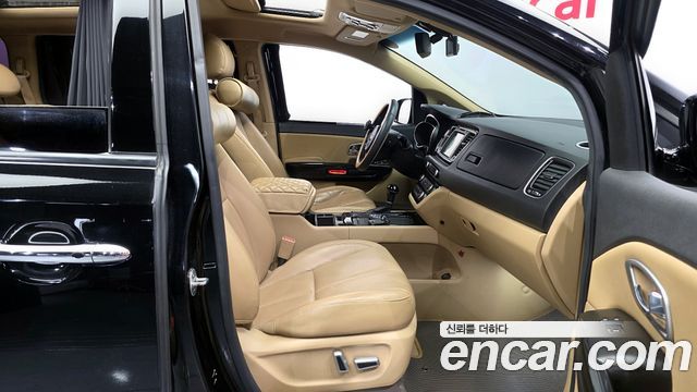 Kia Canival 2016 — photo 10