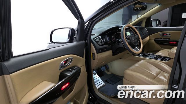 Kia Canival 2016 — photo 11