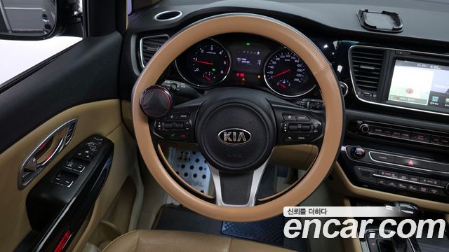 Kia Canival 2016 — photo 13