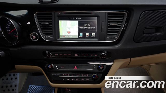 Kia Canival 2016 — photo 15