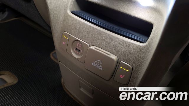 Kia Canival 2016 — photo 18