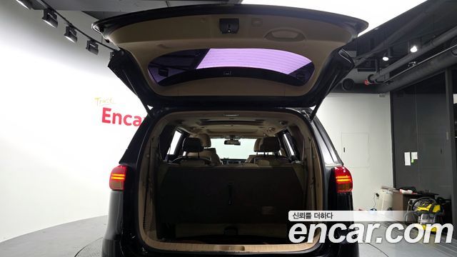 Kia Canival 2016 — photo 20