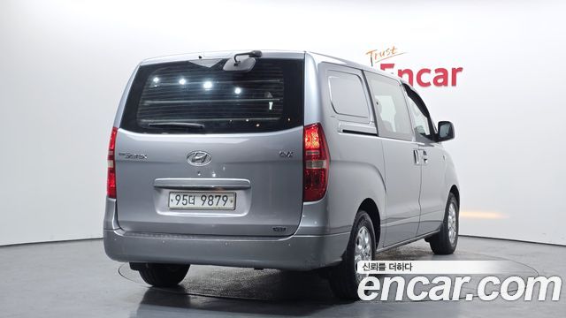 Hyundai Starex 2011 — photo 2