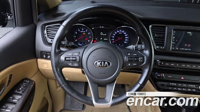 Kia Canival 2020 — photo 16