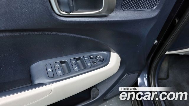 Hyundai Venue 2022 — photo 17