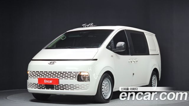 Hyundai Staria 2023 — photo 1