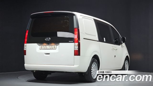Hyundai Staria 2023 — photo 2