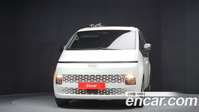Hyundai Staria 2023 — photo 3