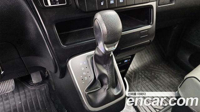 Hyundai Staria 2023 — photo 9