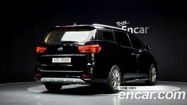 Kia Canival 2019 — photo 2