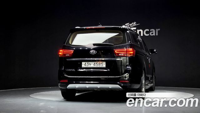 Kia Canival 2019 — photo 4