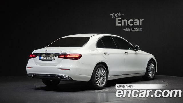 Mercedes-Benz E-Class 2022 — photo 2