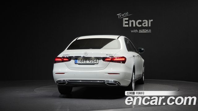 Mercedes-Benz E-Class 2022 — photo 4