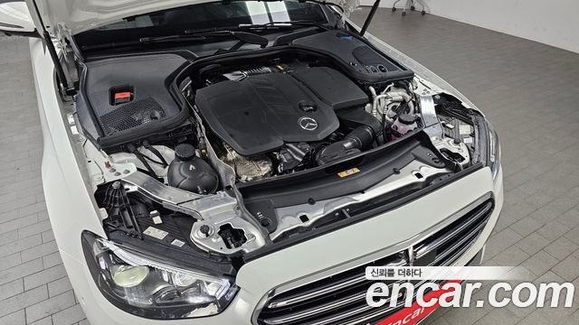 Mercedes-Benz E-Class 2022 — photo 6