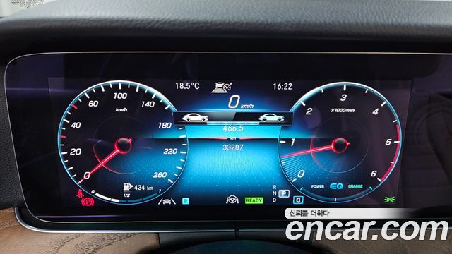 Mercedes-Benz E-Class 2022 — photo 8