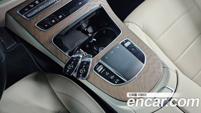 Mercedes-Benz E-Class 2022 — photo 9
