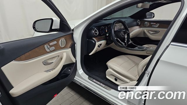 Mercedes-Benz E-Class 2022 — photo 10