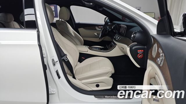 Mercedes-Benz E-Class 2022 — photo 11