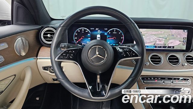 Mercedes-Benz E-Class 2022 — photo 13