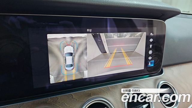 Mercedes-Benz E-Class 2022 — photo 17