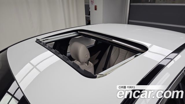 Mercedes-Benz E-Class 2022 — photo 19