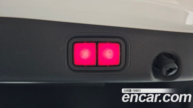 Mercedes-Benz E-Class 2022 — photo 20