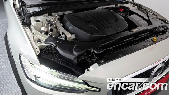 Volvo V60 2021 — photo 6