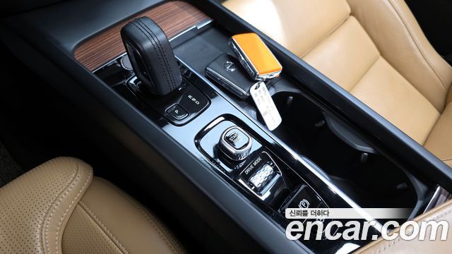 Volvo V60 2021 — photo 9
