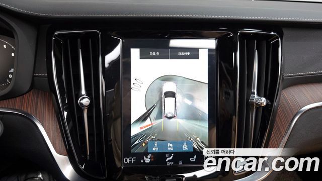 Volvo V60 2021 — photo 16