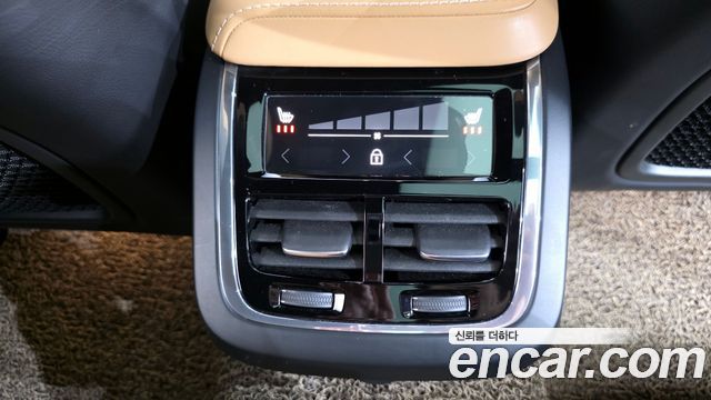 Volvo V60 2021 — photo 19
