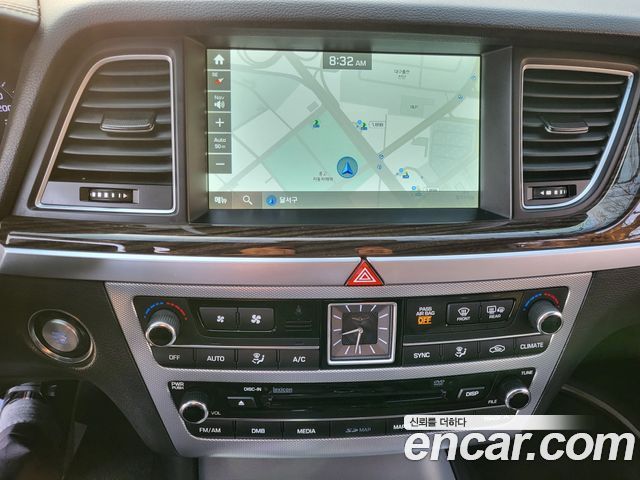 Genesis G80 2017 — photo 10