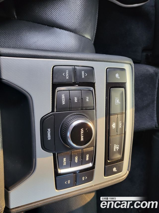 Genesis G80 2017 — photo 17