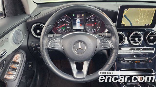 Mercedes-Benz GLC-Class 2018 — photo 13