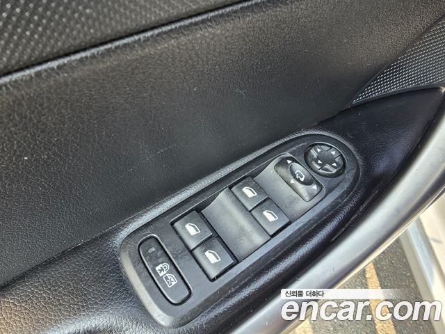 Peugeot 308 2014 — photo 17