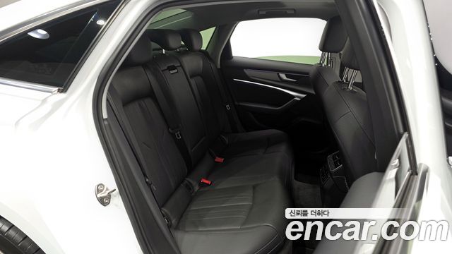 Audi A6 2021 — photo 12
