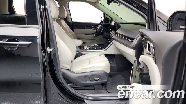 Kia Canival 2021 — photo 11