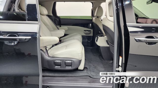 Kia Canival 2021 — photo 12